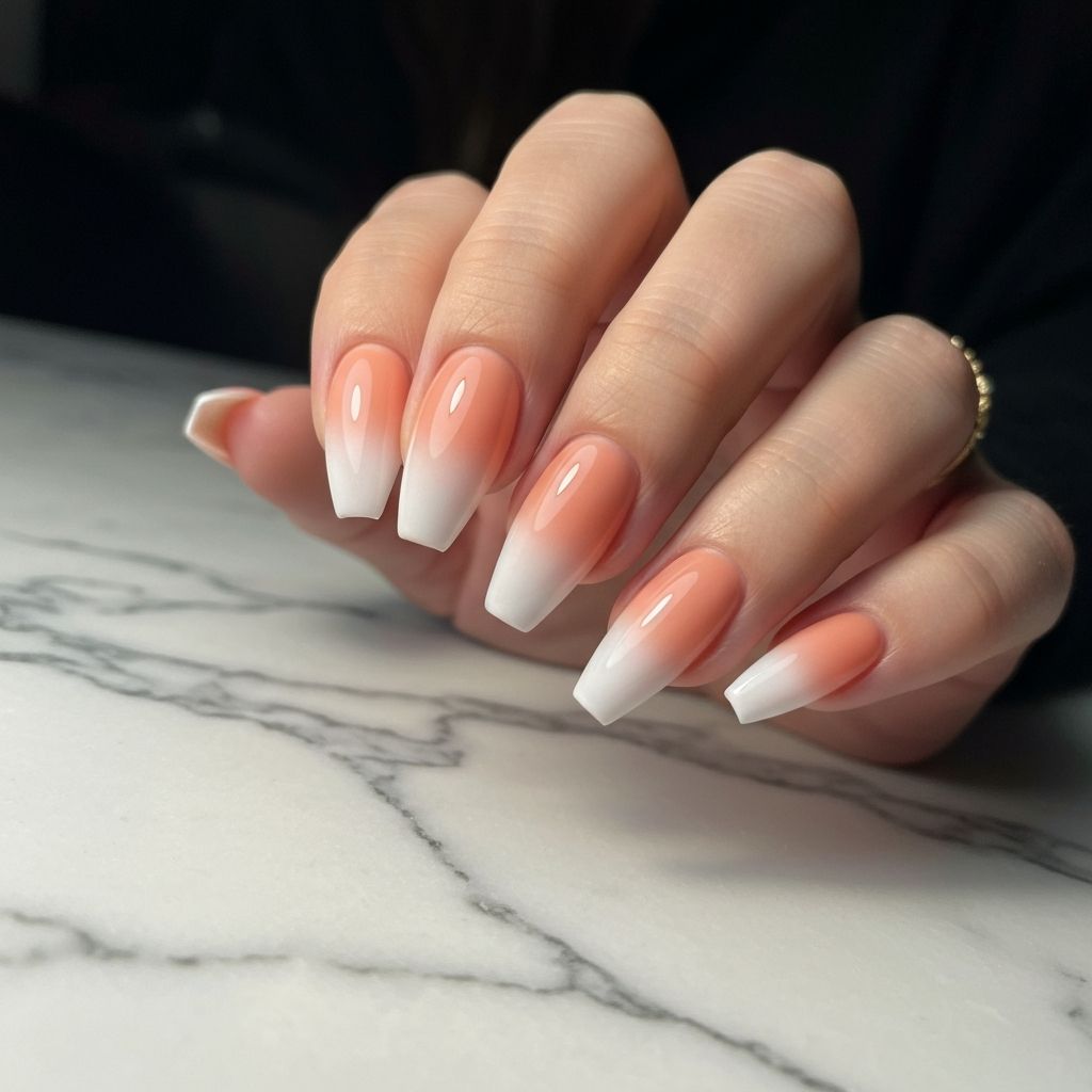 Омбре-градиент персиковые ногти